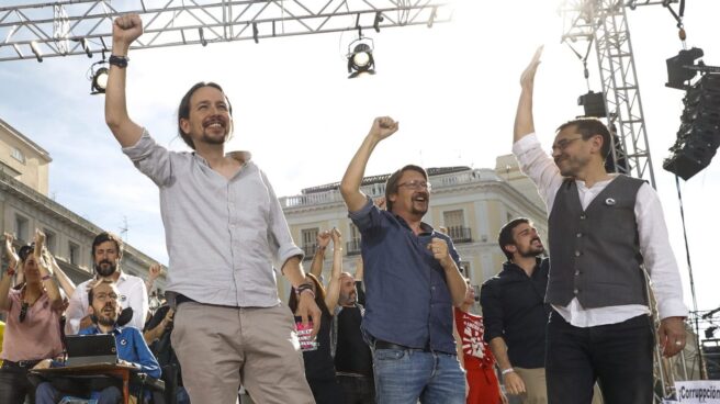 Pablo Iglesias y los líderes de Podemos, en la Puerta del Sol.