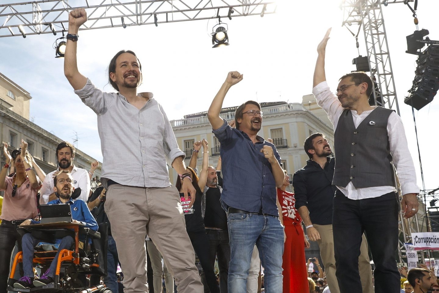 Pablo Iglesias y los líderes de Podemos, en la Puerta del Sol.