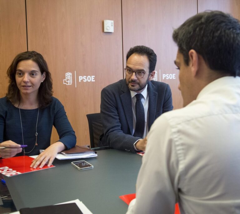 El PSOE no apoyará la moción de censura contra Cifuentes por la negativa de C's