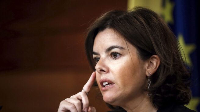 Soraya Sáenz de Santamaría comparece en Moncloa. Soraya Sáenz de Santamaría dirige un gabinete de crisis para frenar la consulta