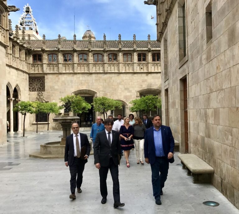 JxSí mantendrá movilizados a sus diputados en agosto para tramitar el referéndum