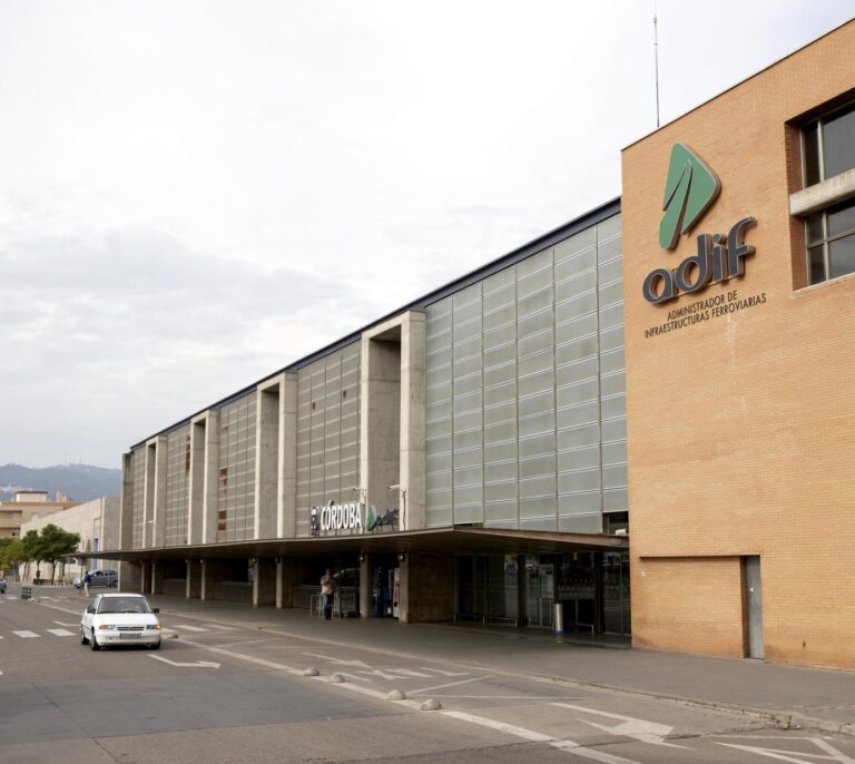 Adif lanza una oferta de empleo público con 432 plazas