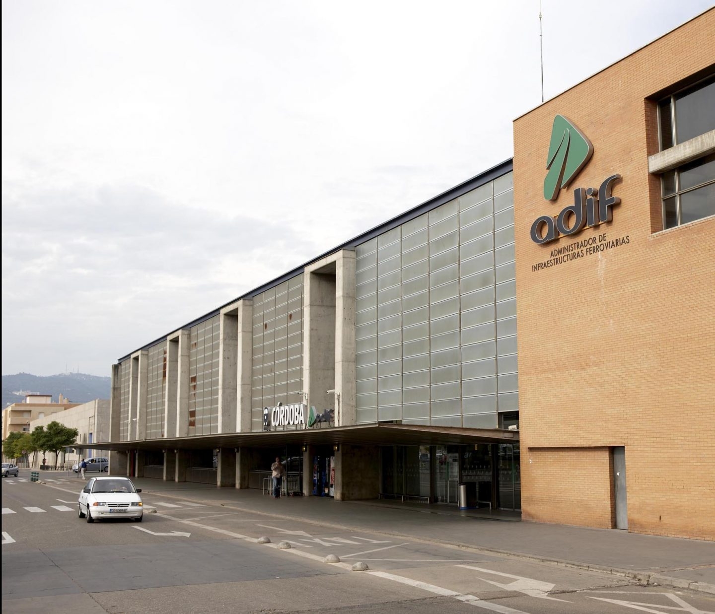 Uno de los aparcamientos de Adif, en la estación de AVE de Córdoba.