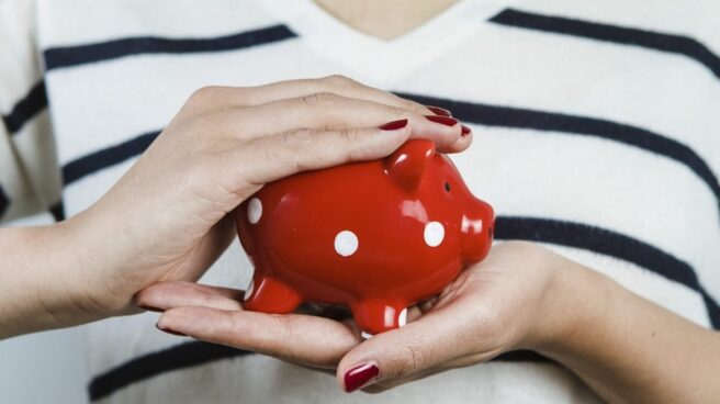 ahorro En la cesta de la compra, en las facturas, en los bancos y en los seguros se pueden ahorrar miles de euros al cabo del año.