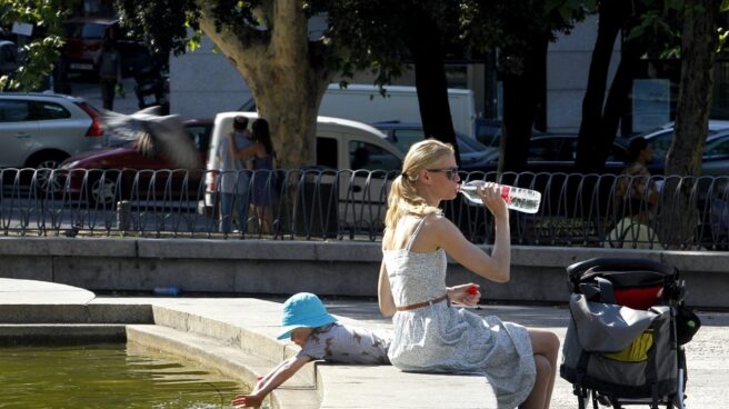 Solo el 13% de hombres y el 22% de las mujeres bebe suficiente agua