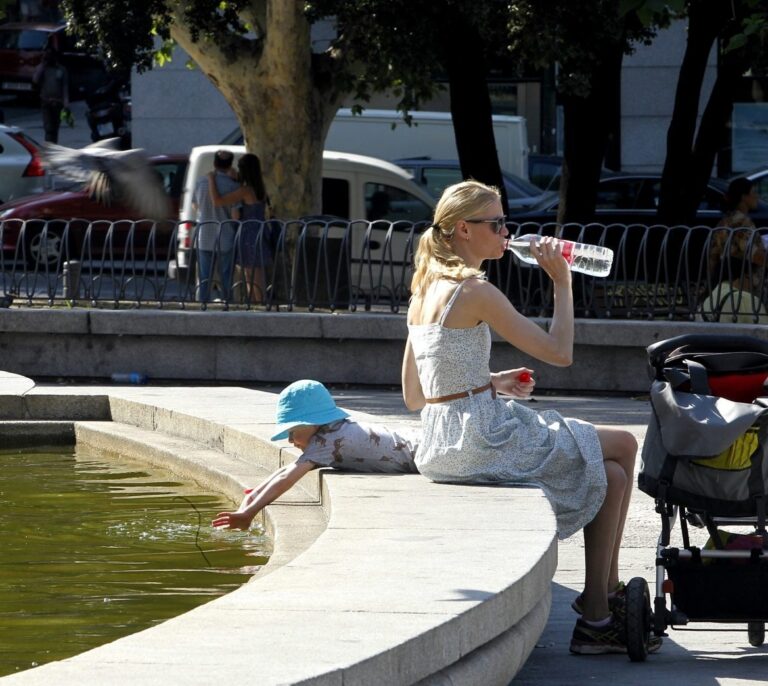 Solo el 13% de hombres y el 22% de las mujeres bebe suficiente agua