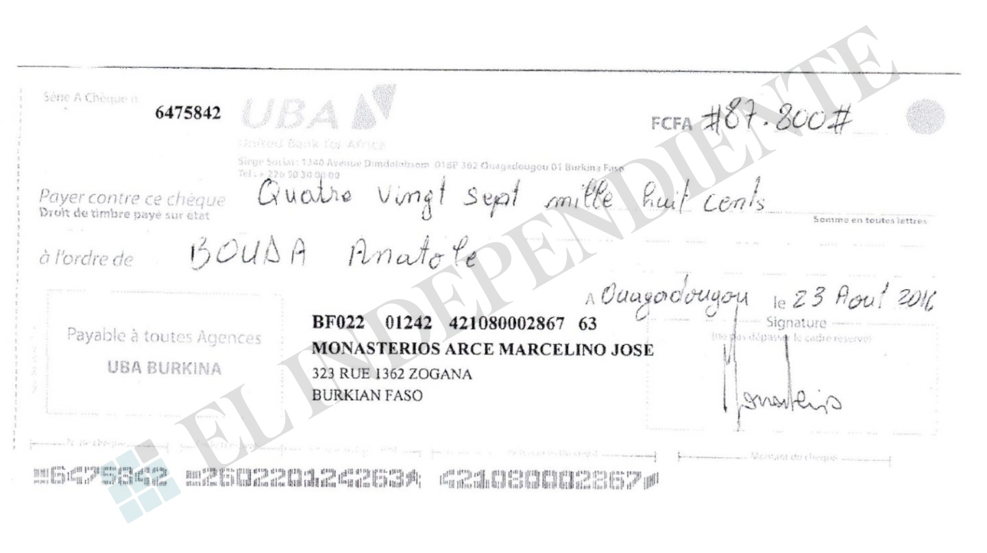 Cheque emitido por Pascual, en el que se detalla la identidad falsa que usaba: Marcelino José Monasterios Arce.