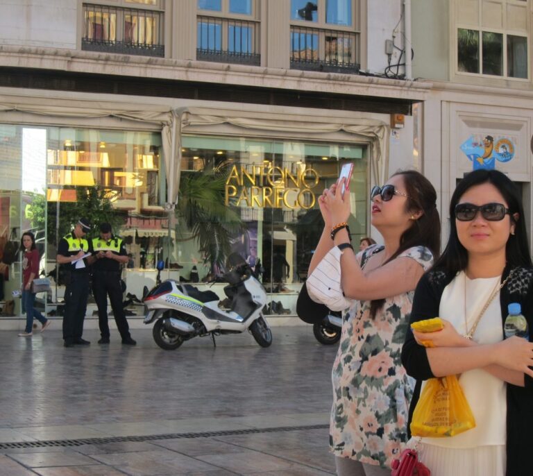 El turismo se agarra al cliente español para compensar el parón de demanda extranjera
