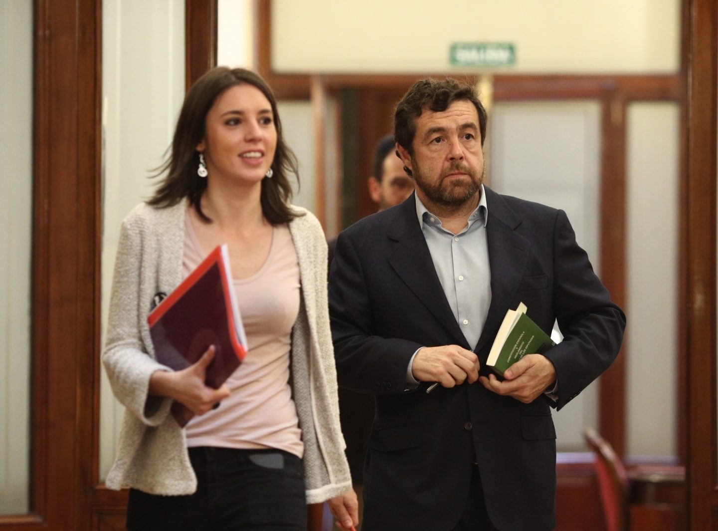 Irene Montero, portavoz de Unidos Podemos, y Miguel Gutiérrez, de Ciudadanos, este jueves tras una reunión para abordar la presidencia de las comisiones de investigación.