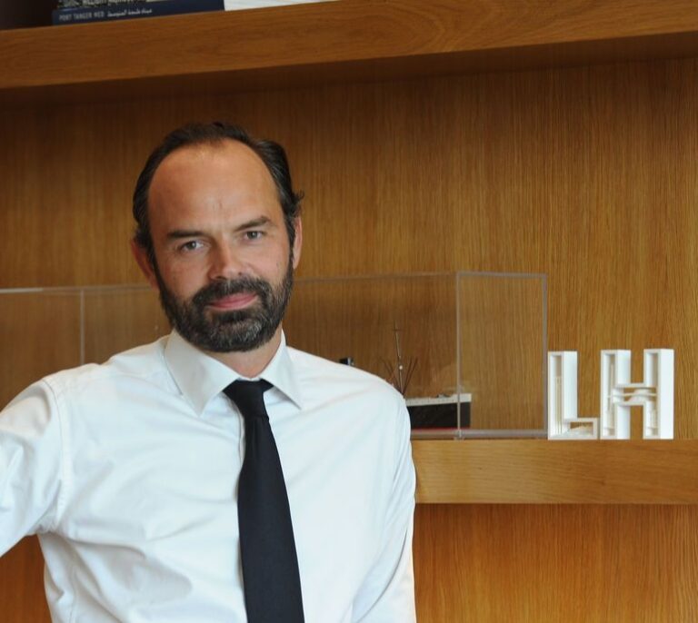Macron nombra primer ministro francés al conservador Édouard Philippe