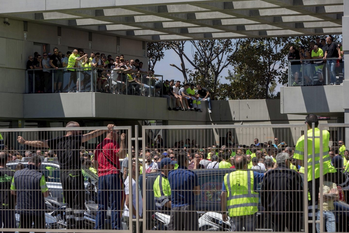 Los estibadores del Puerto de Valencia concentrados el 19 de mayo después de que el Congreso de los Diputados aprobara la reforma que liberaliza el sector.