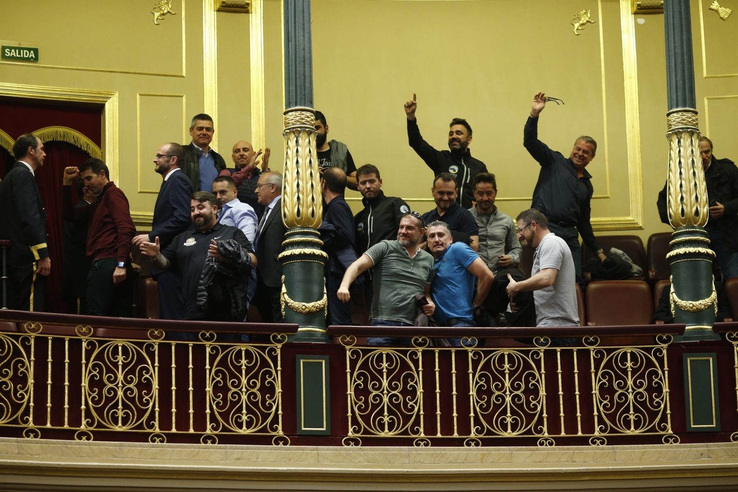 Trabajadores de la estiba celebran en marzo pasado la derrota del decreto que presentó Fomento.