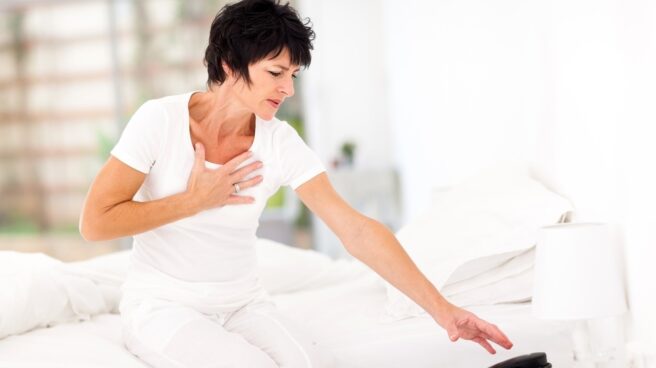 infarto mujer Las mujeres tardan, de media, 16 minutos más que los hombres en ir a urgencias tras los primeros síntomas de infarto.