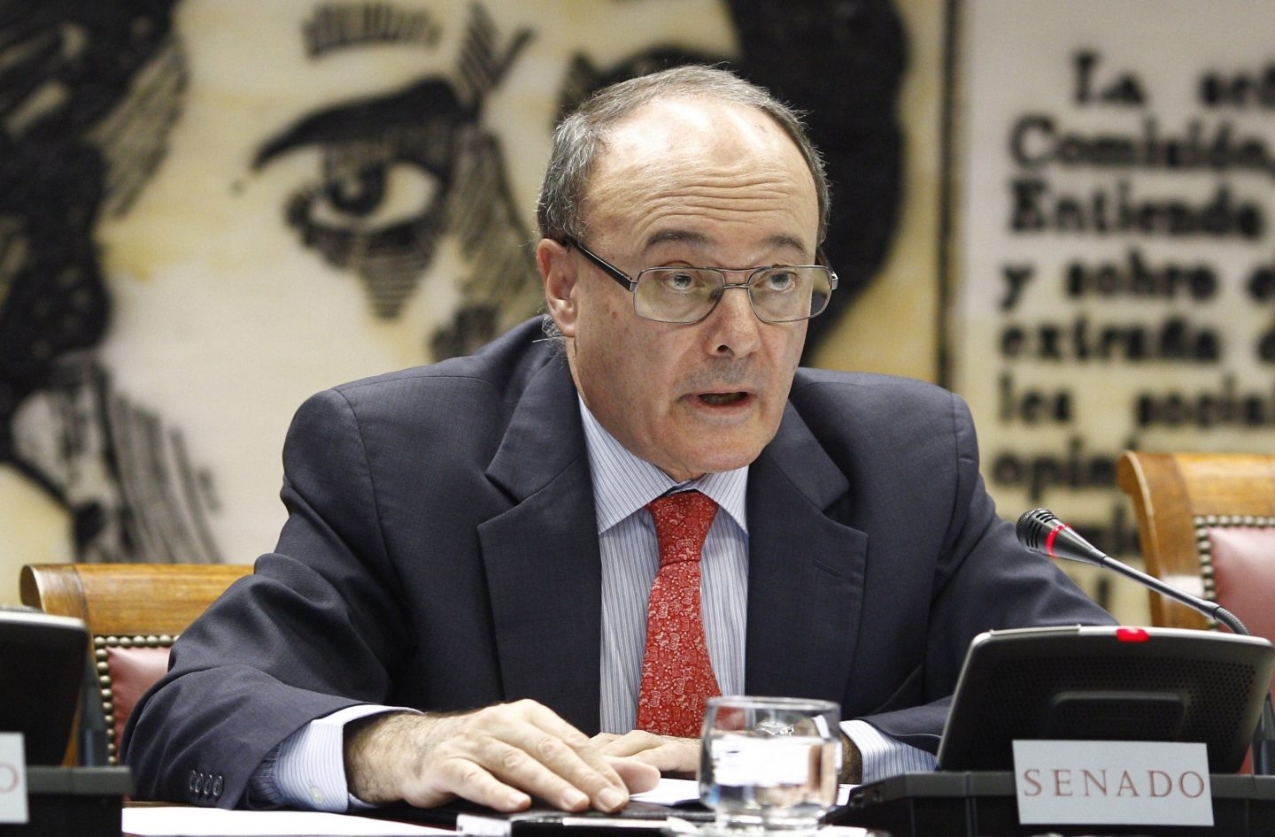 El Gobernador del Banco de España, Luis María Linde, advierte sobre el futuro de las pensiones