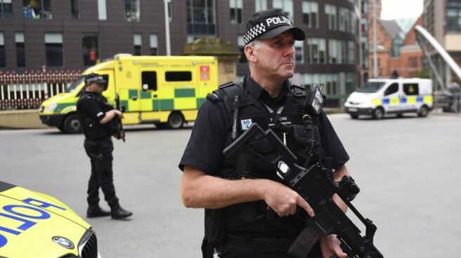 Agentes armados de la policía británica, en Manchester. Agentes armados de la policía británica, en Manchester.