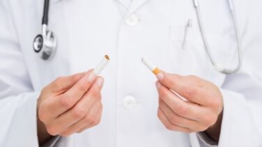 Los médicos de familia reclaman dos especialistas en tabaquismo por centro de salud