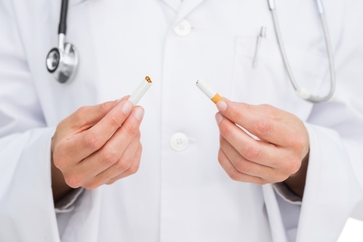 Los médicos de familia reivindican que se aborde el tabaquismo como la hipertensión o la diabetes.
