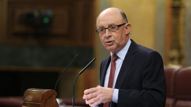 El TC acusa a Montoro de "quebrar" la justicia con la amnistía fiscal