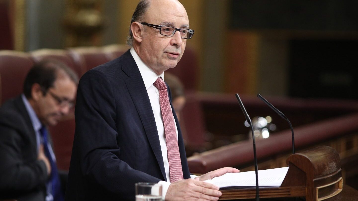 El ministro de Hacienda, Cristóbal Montoro, en pleno debate en el Congreso de los Diputados.