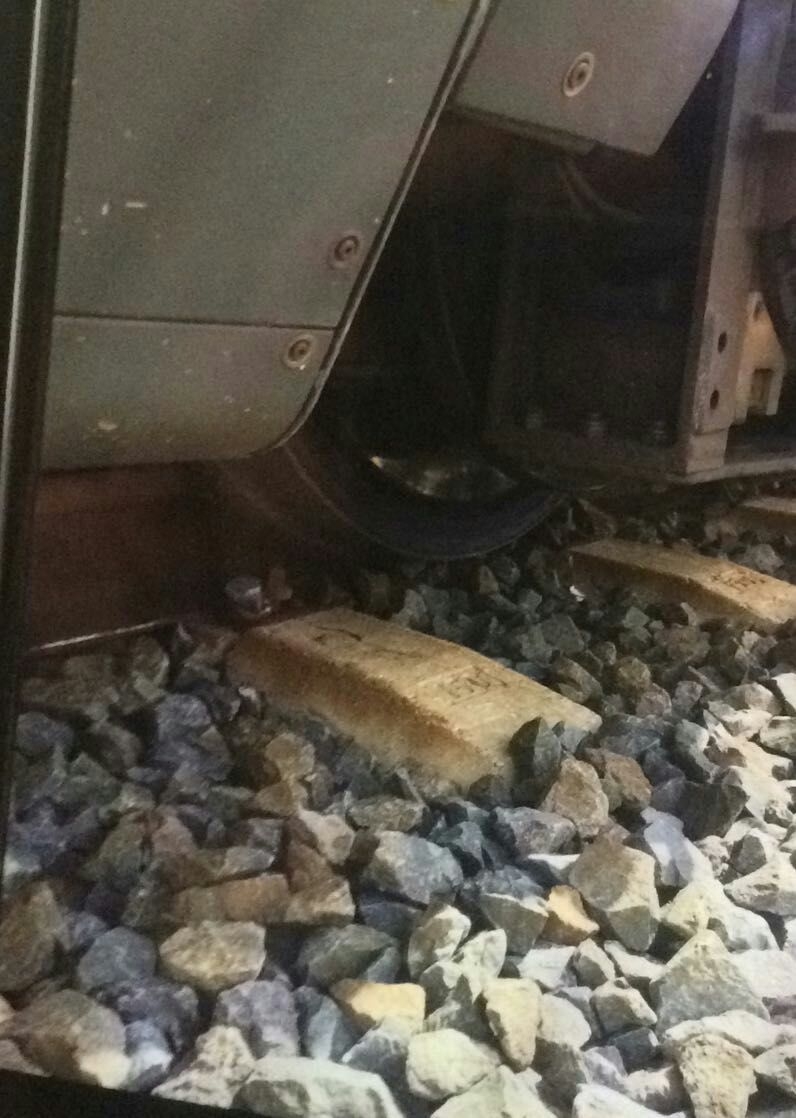 Retrasos en el AVE al descarrilar sin heridos un tren en la línea Málaga-Barcelona