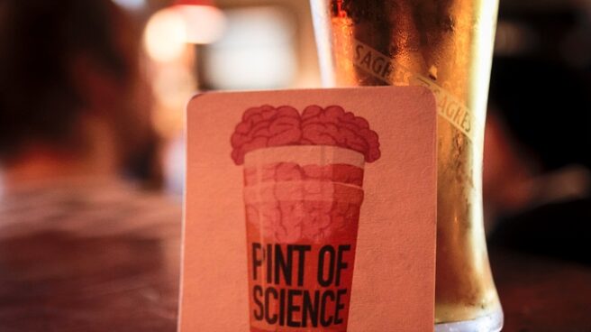 Cerveza o refrescos y ciencia se unen en Pint of Science