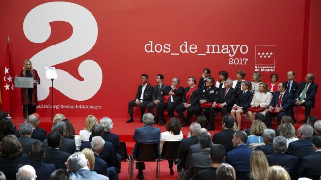 Cristina Cifuentes durante su intervención en el acto de entrega de las Medallas de la Comunidad de Madrid y Condecoraciones de la Orden del 2 de Mayo que ha tenido lugar hoy en la Real Casa de Correos