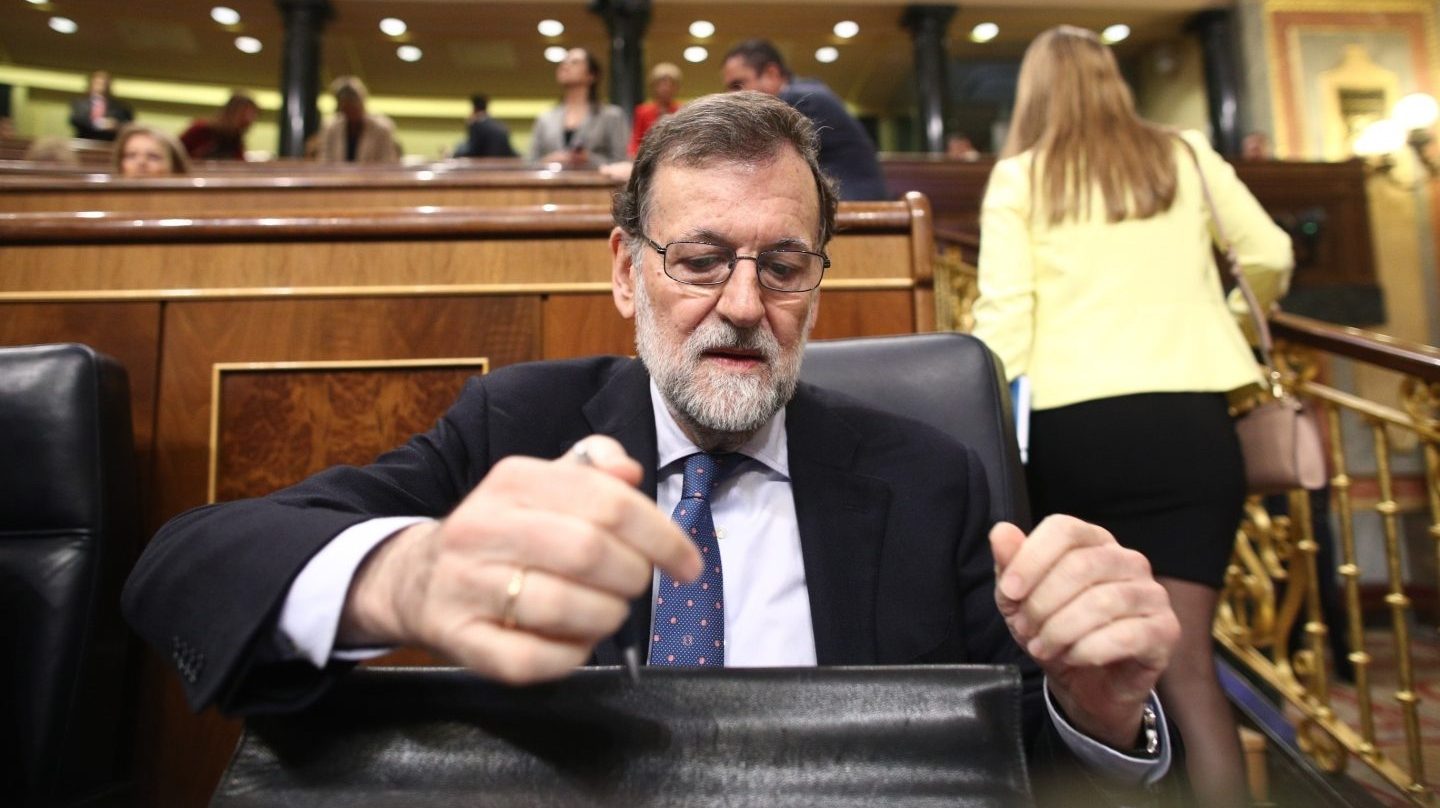 Rajoy no descarta intervenir en la moción de censura