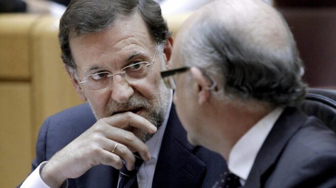 Mariano Rajoy y Cristóbal Montoro afrontan una votación de Presupuestos de infarto
