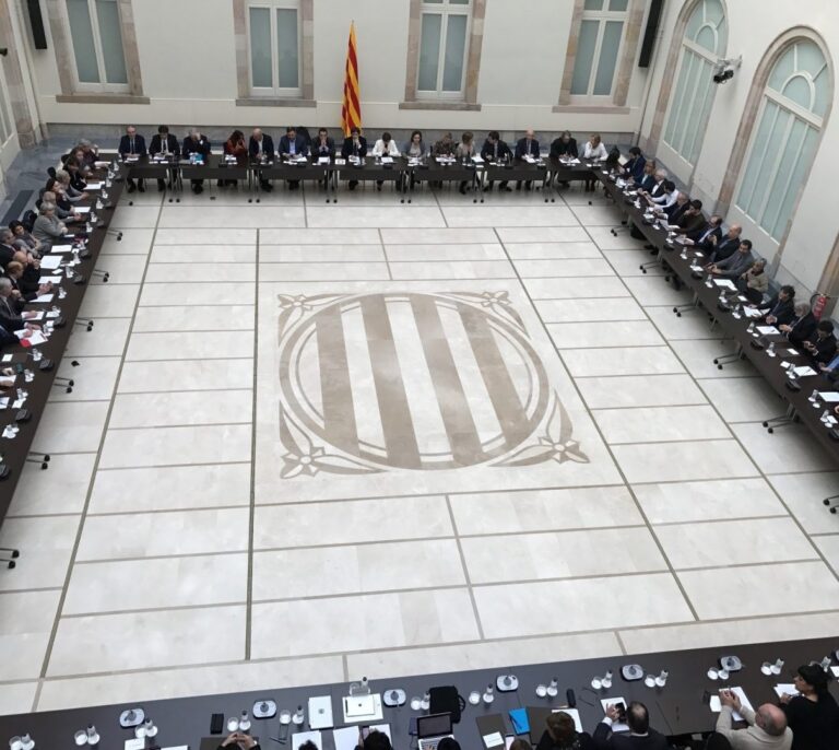 La Federación Sindical Mundial aprueba una resolución a favor del referéndum unilateral