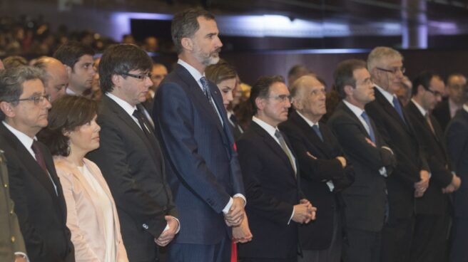 Los Reyes, Puigdemont y Santamaría