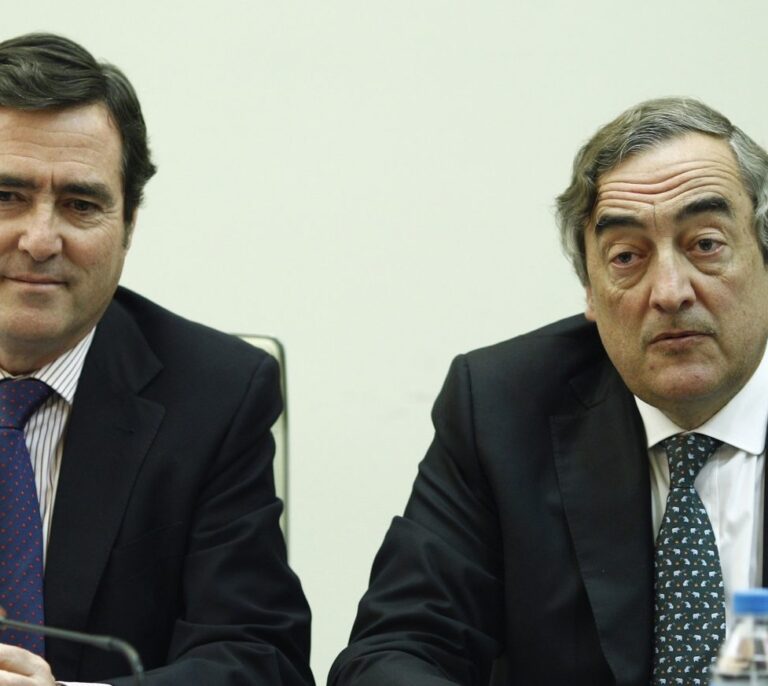 CEOE pide a CCOO y UGT que detallen su última propuesta de salarios, pero ve difícil el acuerdo