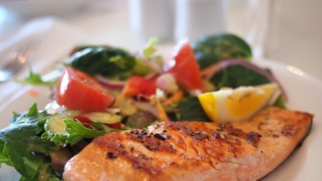 salmon La carencia de vitaminas D y K se asocia con un mayor riesgo de hipertensión