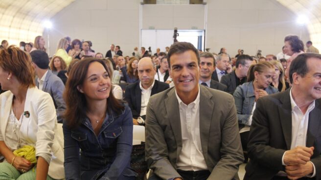 La secretaria general del PSOE-M junto a Pedro Sánchez.