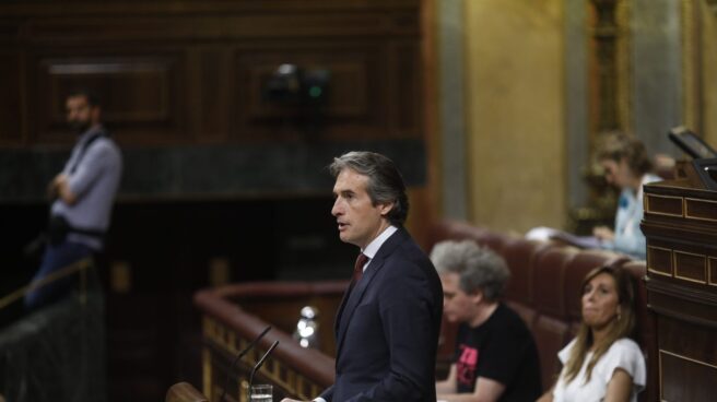 De la Serna defiende en la tribuna del Congreso la reforma de la estiba, este miércoles. De la Serna defiende en la tribuna del Congreso la reforma de la estiba, este miércoles.