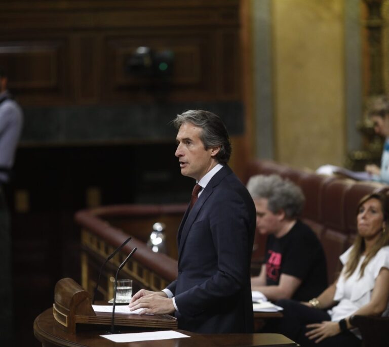 Ciudadanos y PDeCat evitan a Rajoy otro fiasco y sacan con el PP la reforma de la estiba