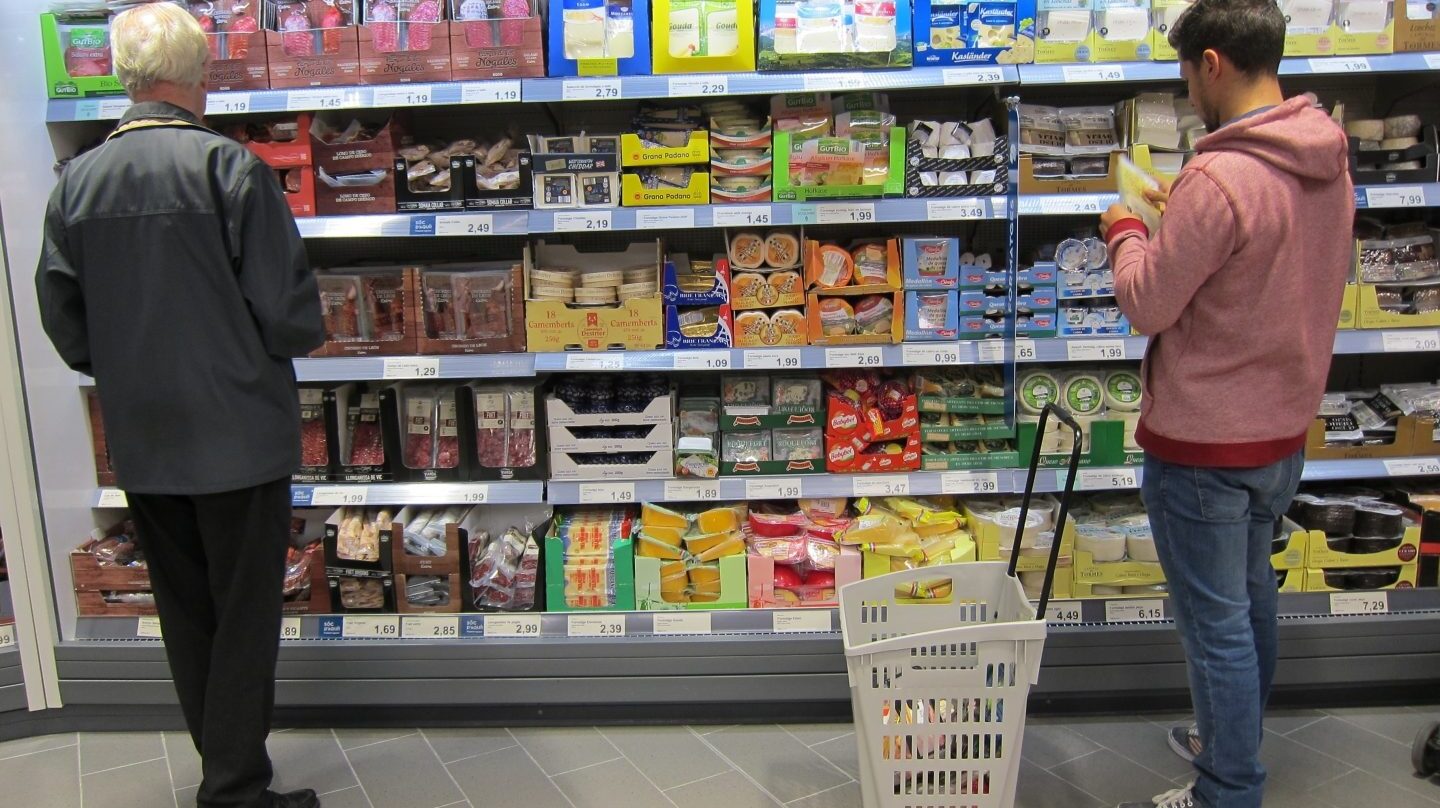 Menos frutas, menos carnes y pescados y menos pan en la cesta de la compra de los españoles en 20116.