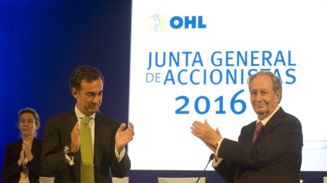 Juan Miguel Villar Mir (derecha) con su hijo y sucesor en la presidencia de OHL.