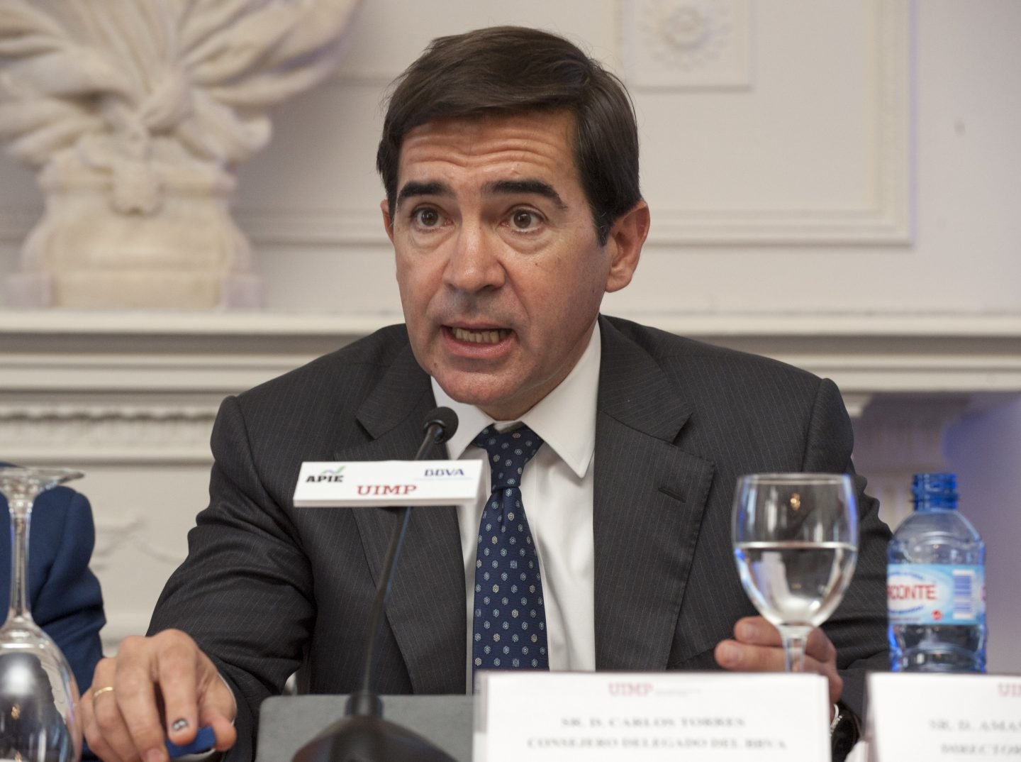 Torres Vila (BBVA): "Las fusiones en banca no son un riesgo para la competencia"