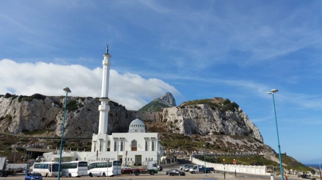 Gibraltar, entre la cruz y la media luna