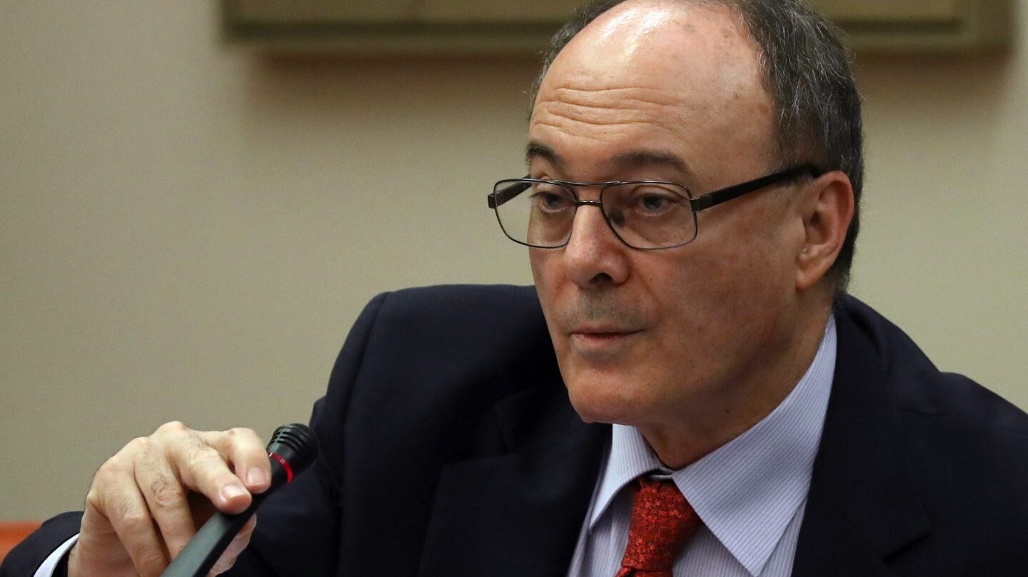 El gobernador del Banco de España, Luis María Linde, durante su comparecencia ante la Comisión de Economía del Congreso.