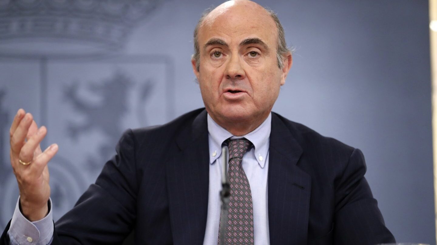 El ministro de Economía, Luis de Guindos, en la rueda de prensa posterior al Consejo de Ministros.