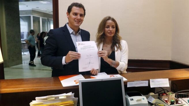 636341593711394172 El líder de Ciudadanos, Albert Rivera, ha presentado junto a la diputada Patricia Reyes la proposición de ley sobre la gestación subrogada.