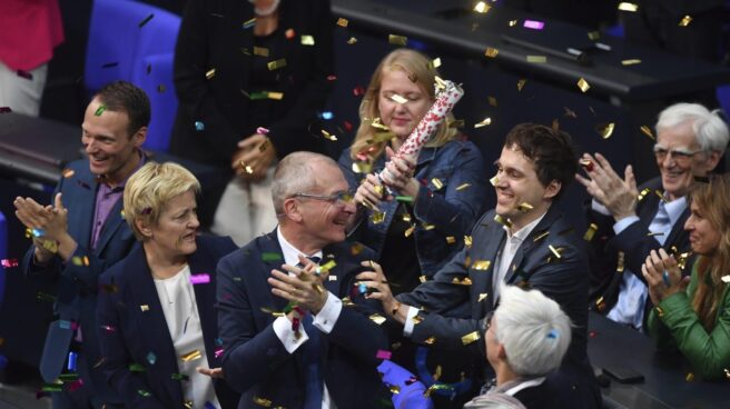 636344119844180042 Diputados de Los Verdes celebran la aprobación por mayoría de la legalización del matrimonio homosexual en Alemania.