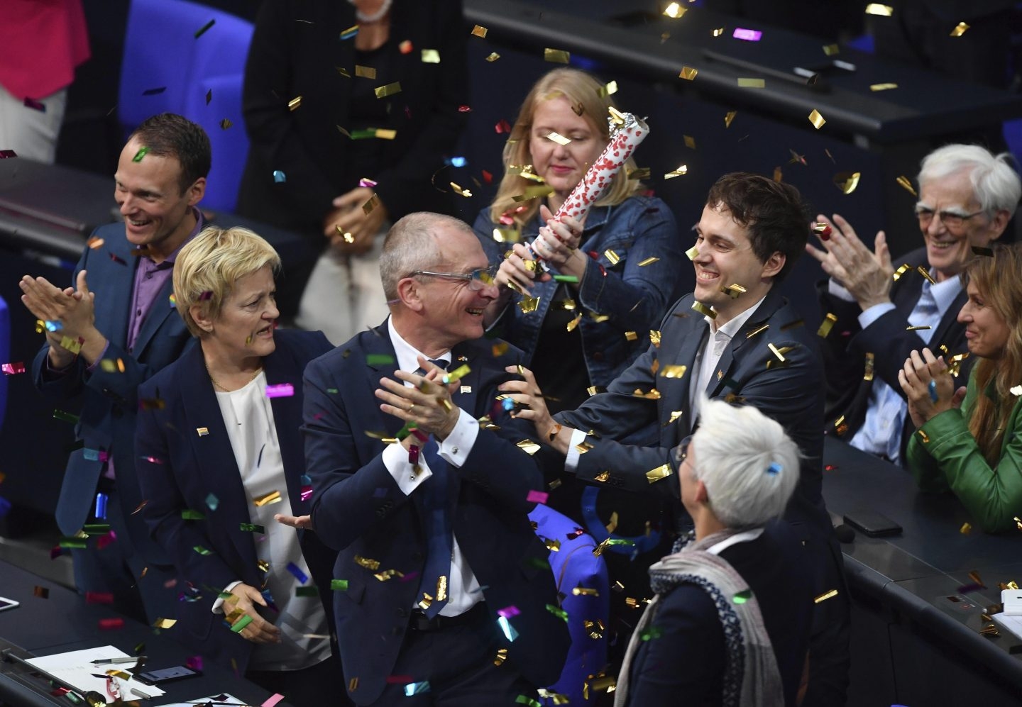 Diputados de Los Verdes celebran la aprobación por mayoría de la legalización del matrimonio homosexual en Alemania.