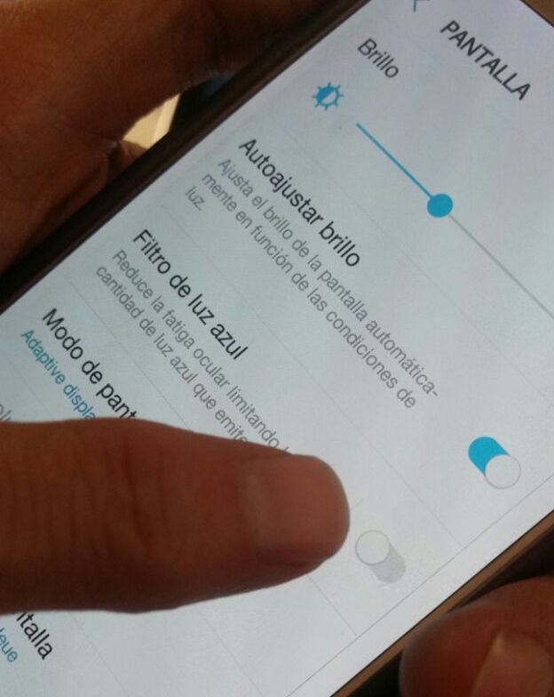 Ajustes de luz azul en un móvil Android