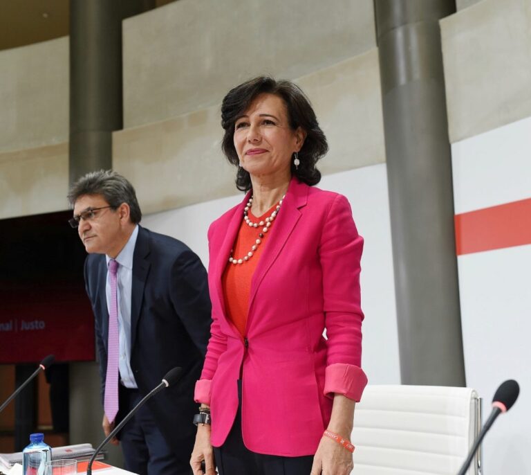 Santander anuncia los primeros cambios en la red comercial y en las territoriales