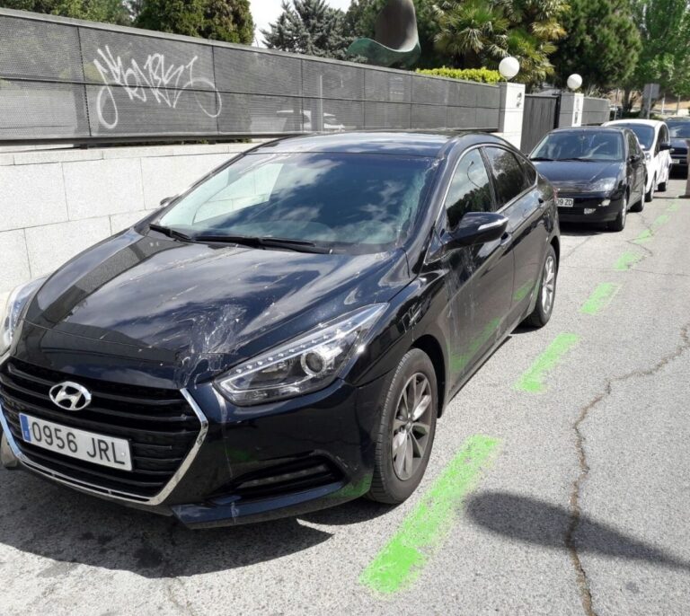 Carmena, Colau y el Taxi rechazan la 'tregua' propuesta por Cabify