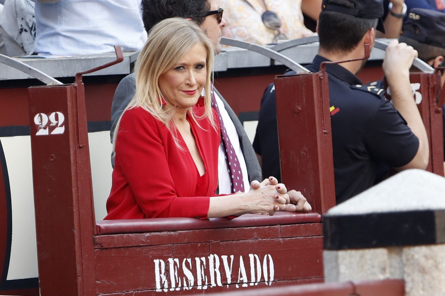 Cristina Cifuentes, en un burladero de Las Ventas.