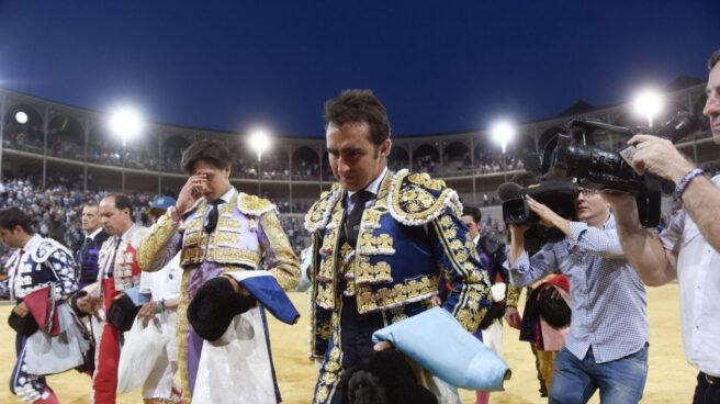 El Fandi y Roca Rey tras enterarse de la muerte de Iván Fandiño. El Fandi y Roca Rey tras enterarse de la muerte de Iván Fandiño.