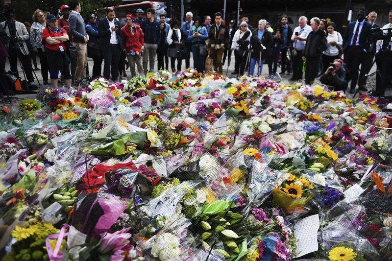 Homenaje a las víctimas del atentado del Puente de Londres